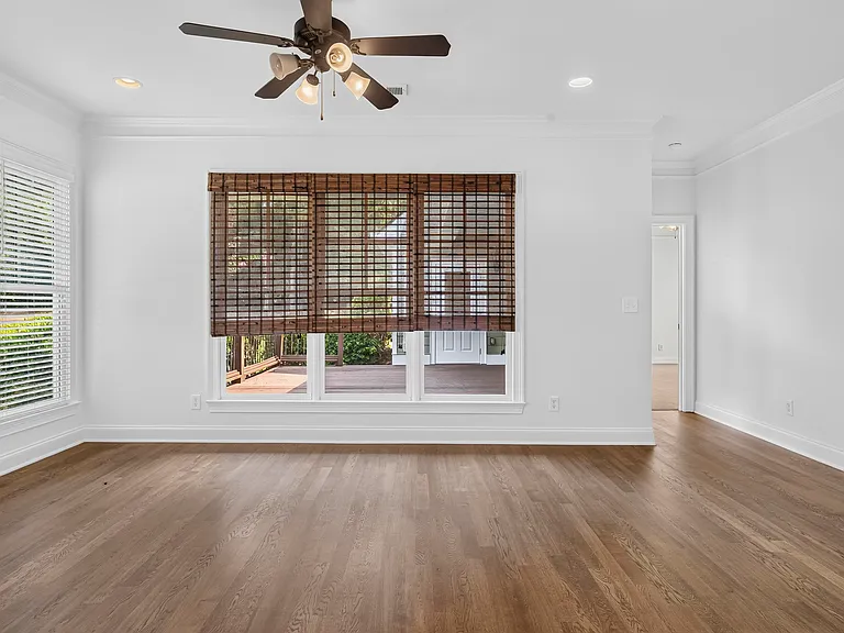1081 Carriage Ridge Dr — Photo 16