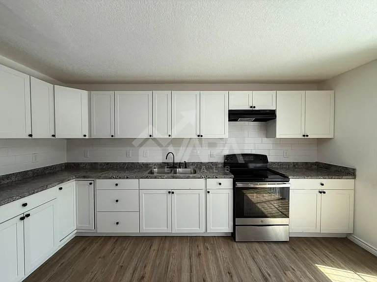 817 Meadow Br — Photo 6