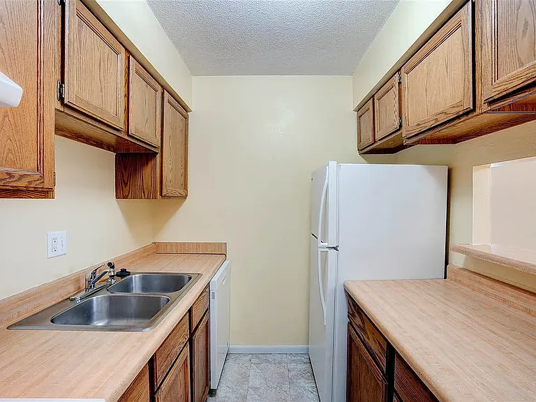408 21st Avenue Pl — Photo 10