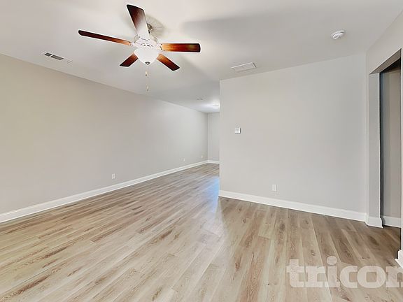 3rd image of 821 Crescent Way