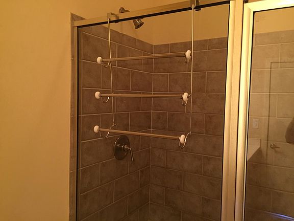 Shower (2nd bathroom)