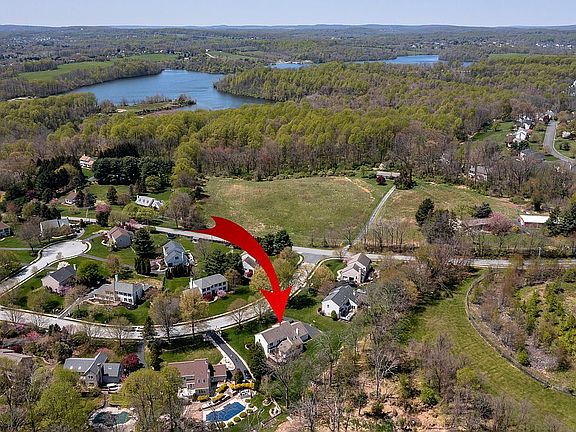 4th image of 805 Robert Dean Dr