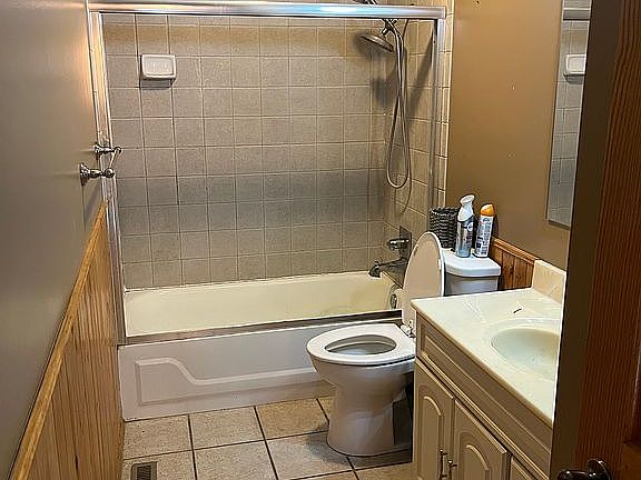 Upstairs bathroom 