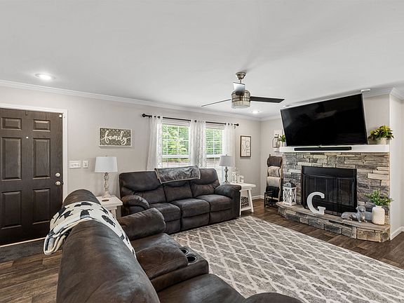 4th image of 412 Mullinax Cir