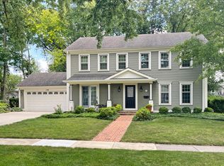104 E 14th Ave, Naperville, IL 60563