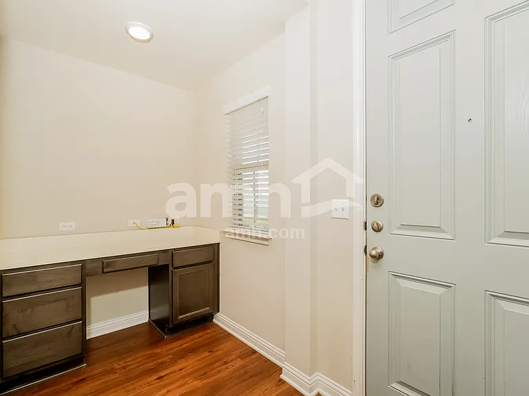 8105 Cottage Rose Dr — Photo 8