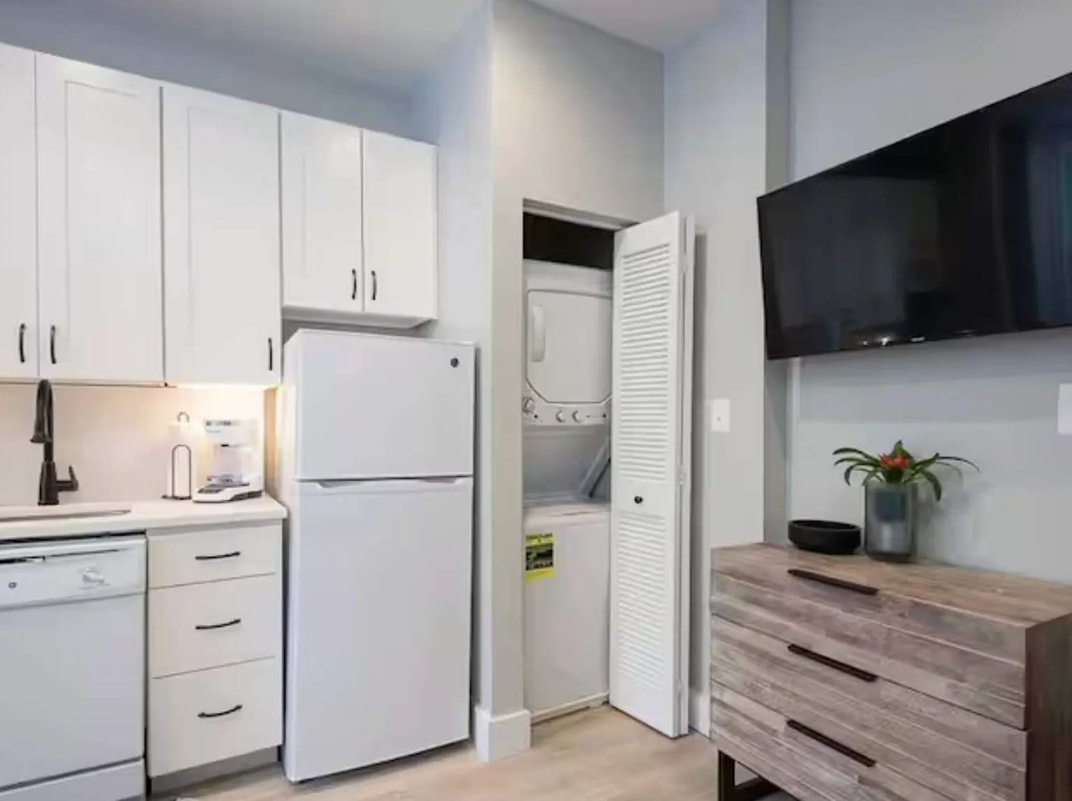 1 bed, 500 sqft, $4,110 — Photo 3