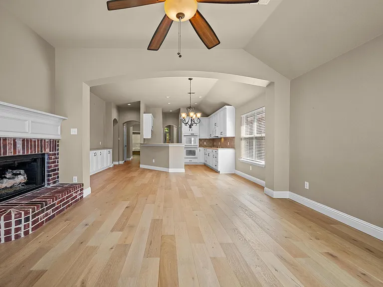 4617 Kingsway Ln — Photo 30