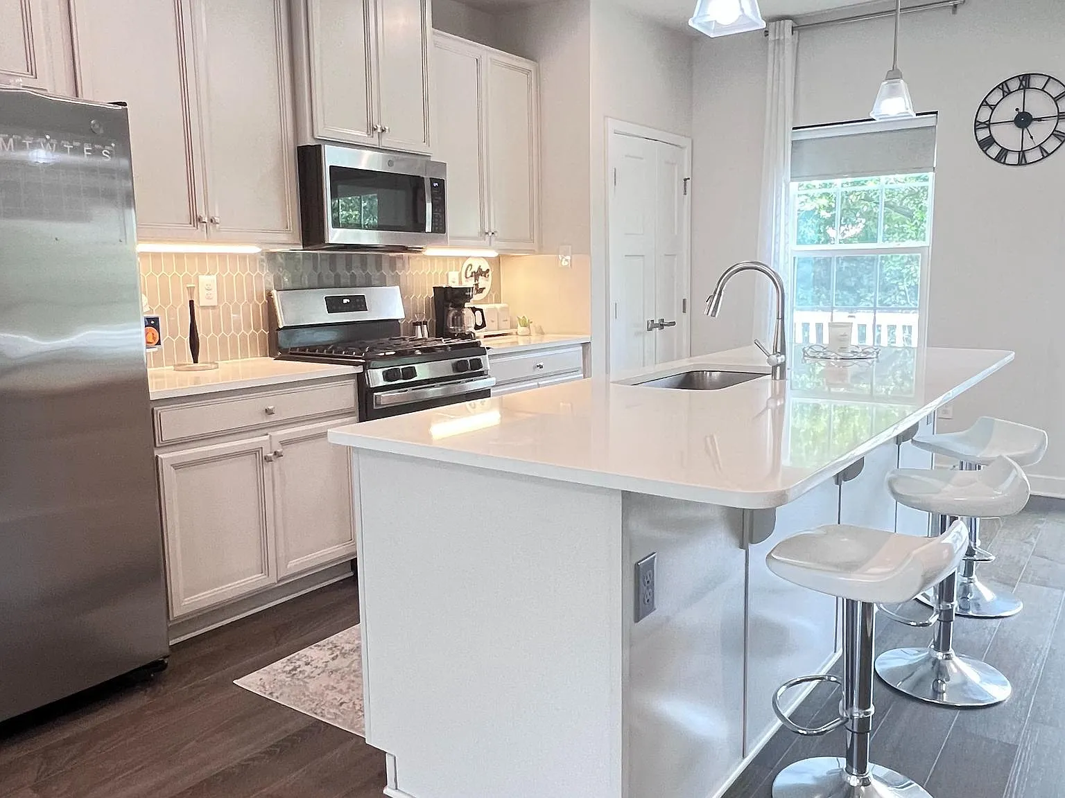 3 bed, 2.5 bath, 1916 sqft, $2,950 — Photo 4