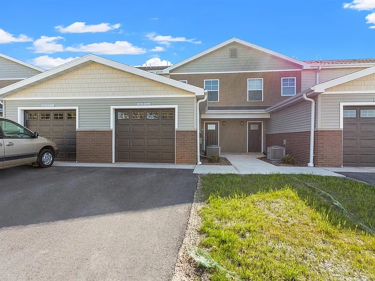 S75W17476 Janesville Rd — Photo 26
