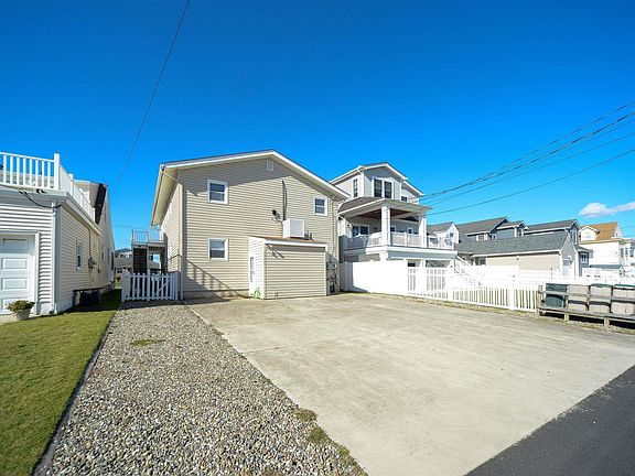 5th image of 3227 Bay Ave Floor 2