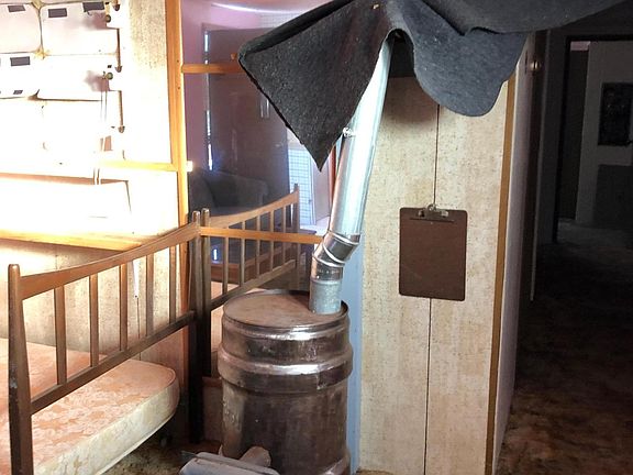 5th image of 7586 Railroad St NW