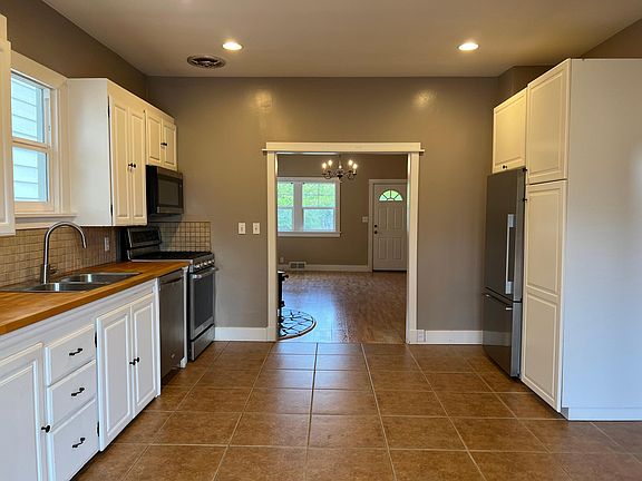 Large Chef's Kitchen.