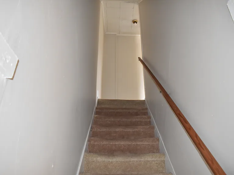 472 Coffeen St — Photo 4