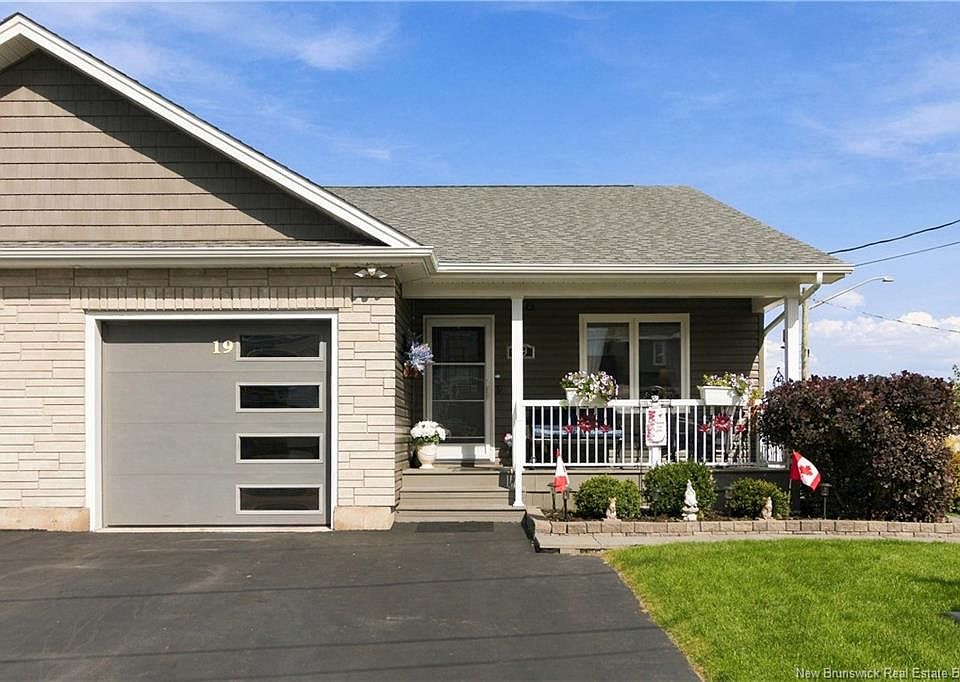 1st image of 19 Satleville Cres