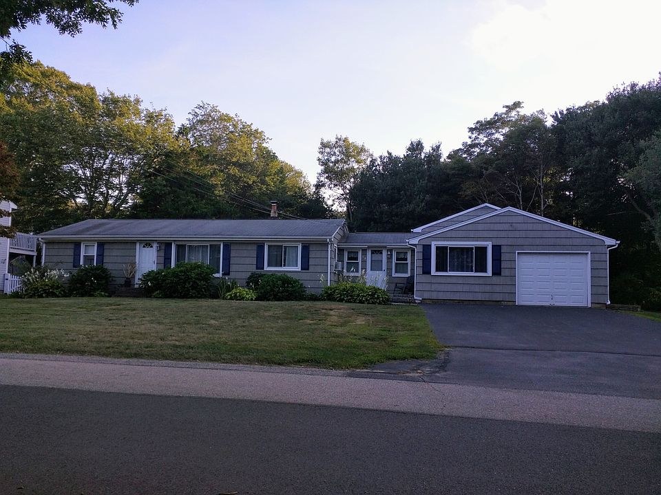front of house with ample parking