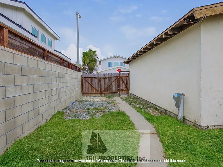 8461 Lomond Dr — Photo 17