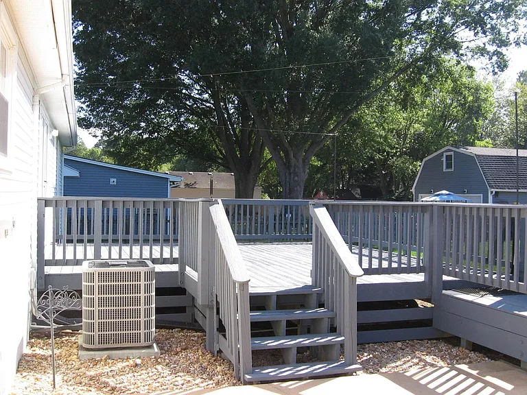 32 Riverside Dr — Photo 18