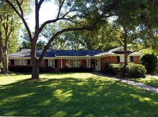 1709 Azteca Dr, Fort Worth, TX 76112