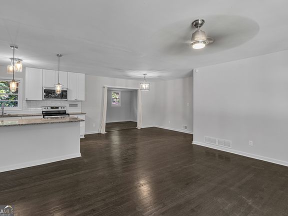 4th image of 1741 Seayes Rd