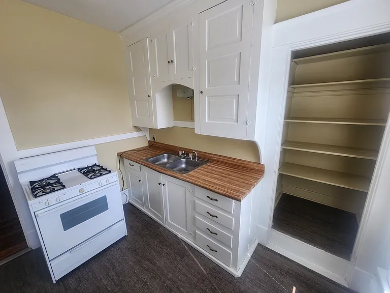 1719 Farnam St #2 — Photo 15