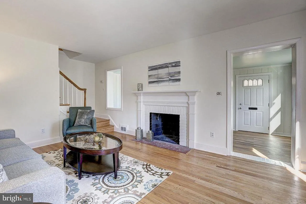 4621 Harvard Rd — Photo 3