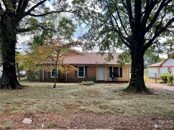 805 Dedmon Dr, Charlotte, NC 28216