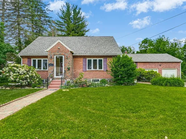 70 Upton St, Grafton, MA 01519