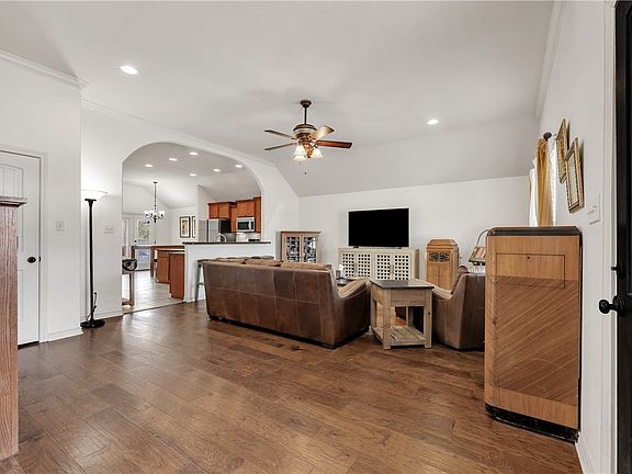 2nd image of 4201 Muncaster Ln