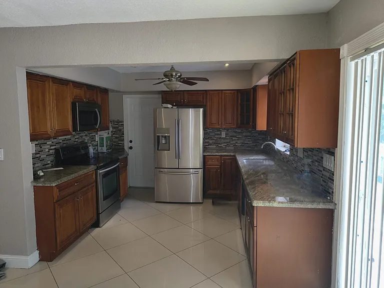 650 Campus Cir — Photo 26