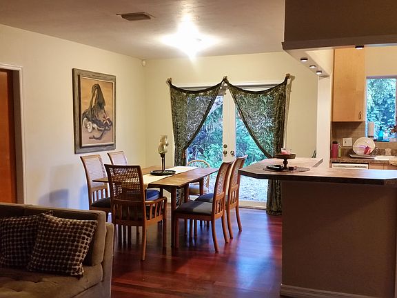 5th image of 718 NE 5th Ave