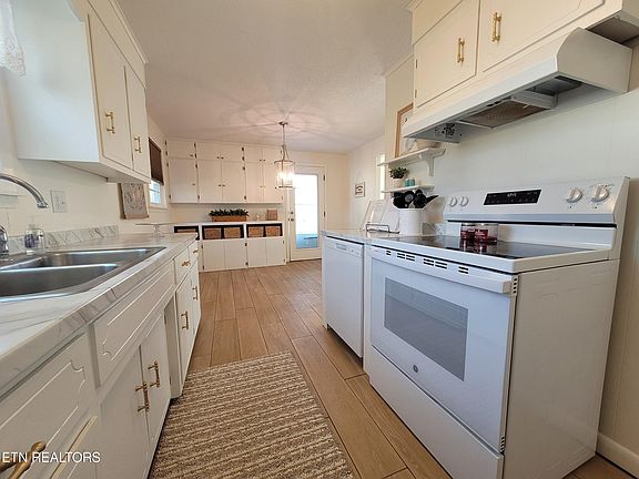 2nd image of 3549 Montvale Rd