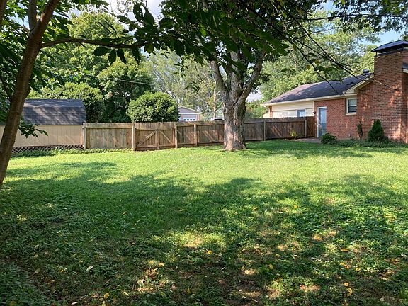 3rd image of 909 Victoria Dr