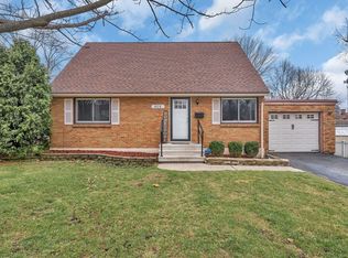 805 Valley Ln, Lockport, IL 60441