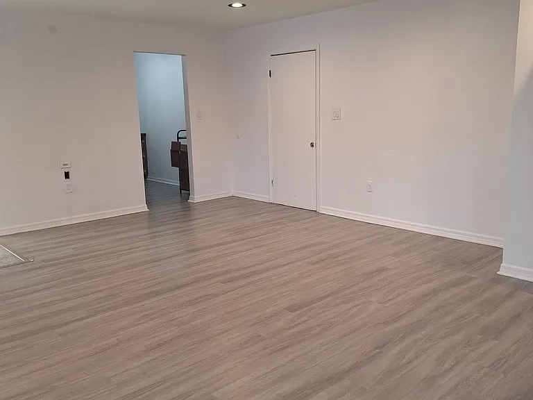 1002 N New Hampshire Ave #1 — Photo 5