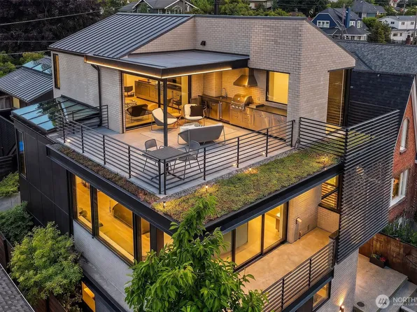 7516 E Green Lake Drive N, Seattle, WA 98103