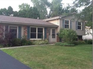 1094 Heartwood Ln, Lake Zurich, IL 60047