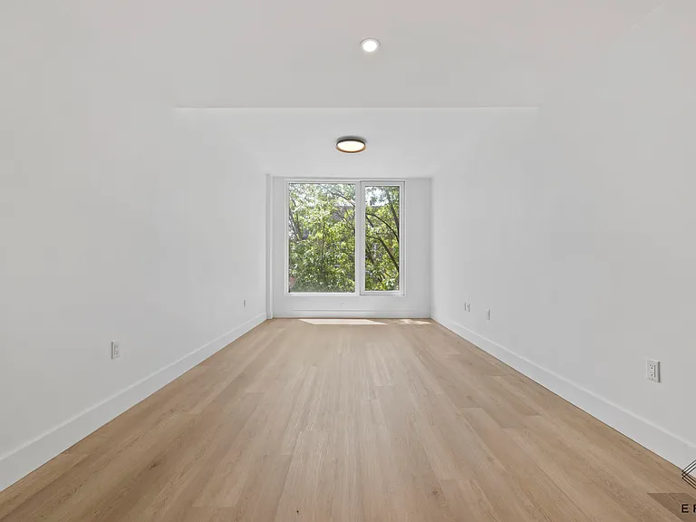 2045 Ocean Ave #505 — Photo 7