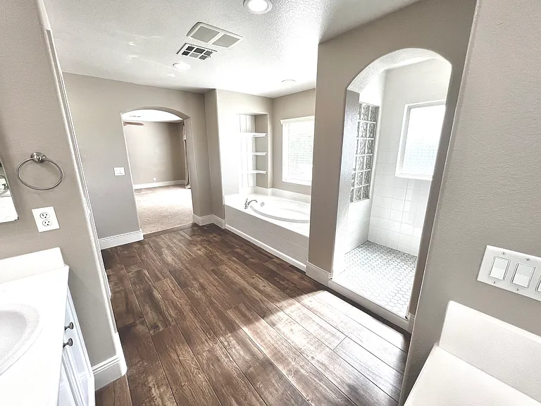 7140 Charter Crest St — Photo 57
