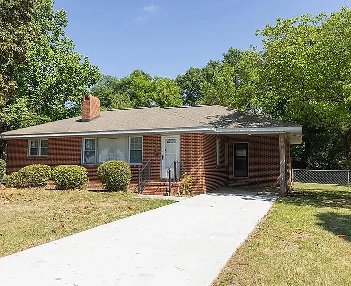 610 Cherokee Dr — Photo 2