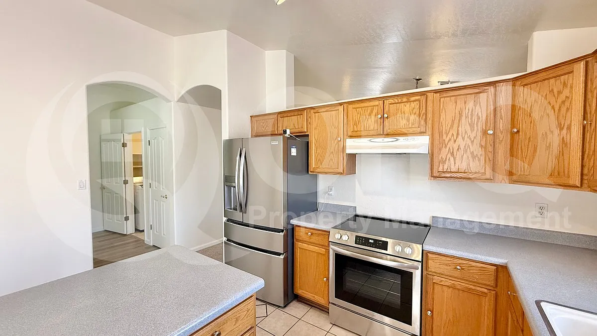 3 bed, 2.0 bath, 1614 sqft, $2,395 — Photo 4