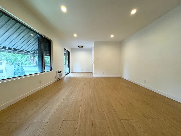 1020 N Edinburgh Ave #6 — Photo 2
