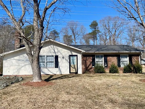 2570 Oakcrest Ct, Burlington, NC 27217