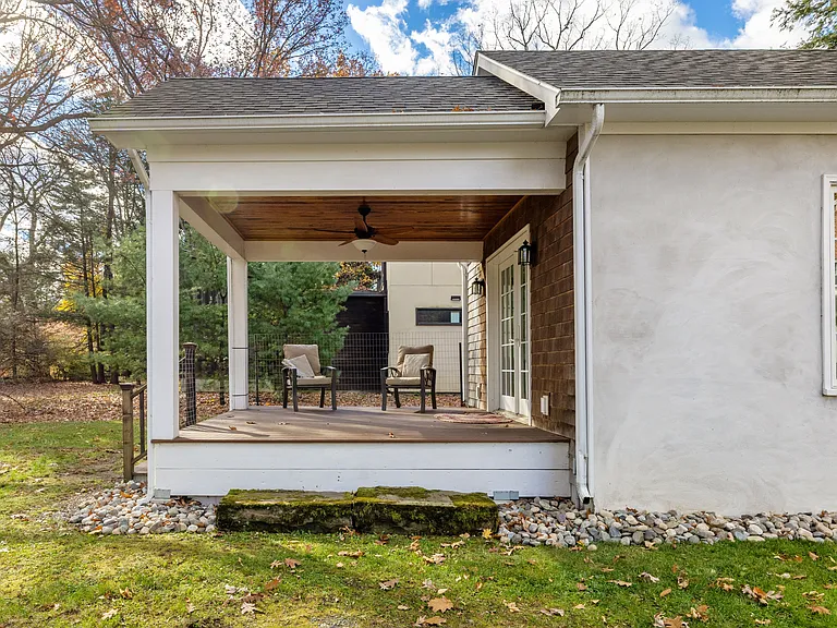 61 Woodlawn Ave — Photo 18