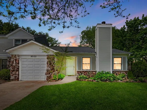 1022 Colony Lake Dr, Schaumburg, IL 60194