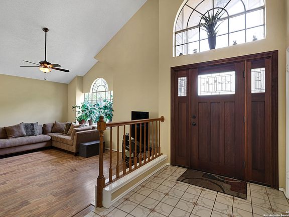 3rd image of 7521 Sidbury Circle