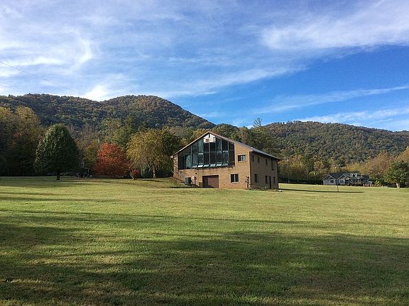 Nice, gentle slope lawn.
