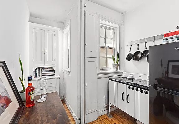 2nd image of 195 Prince St APT 5W