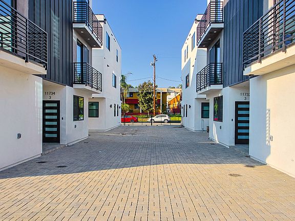 5th image of 11730 Gilmore St #11732-3