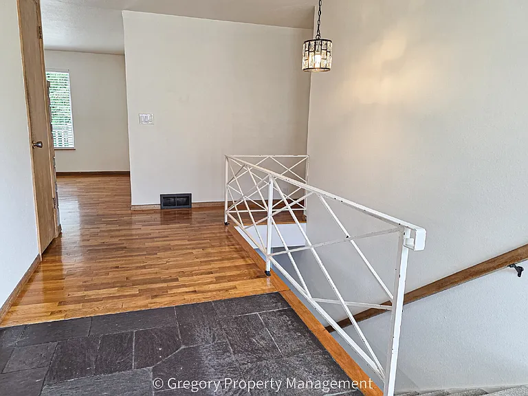 4908 Dogwood Dr — Photo 3